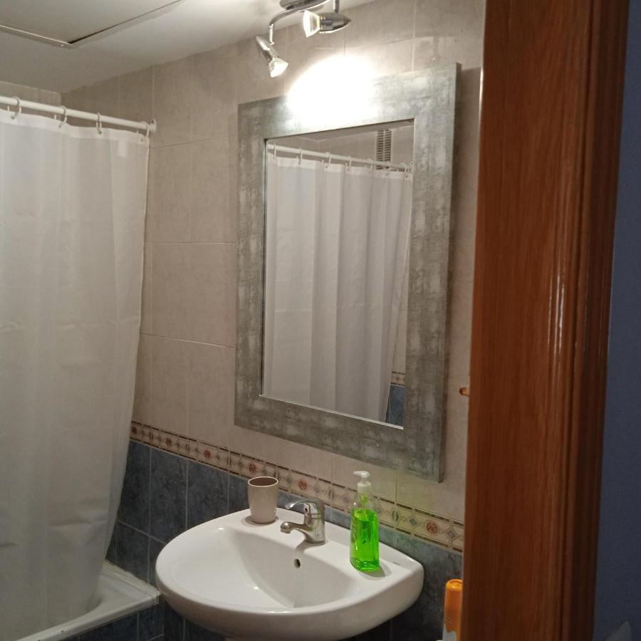 Apartamento Alquilo Habitaciones Con Bano Y Cocina Compartida *